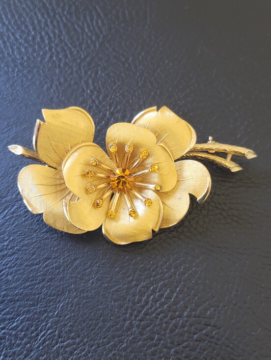 Estate Jewelry - Vintage - Large Floral Gold Brooch With Rhinestone- Estate